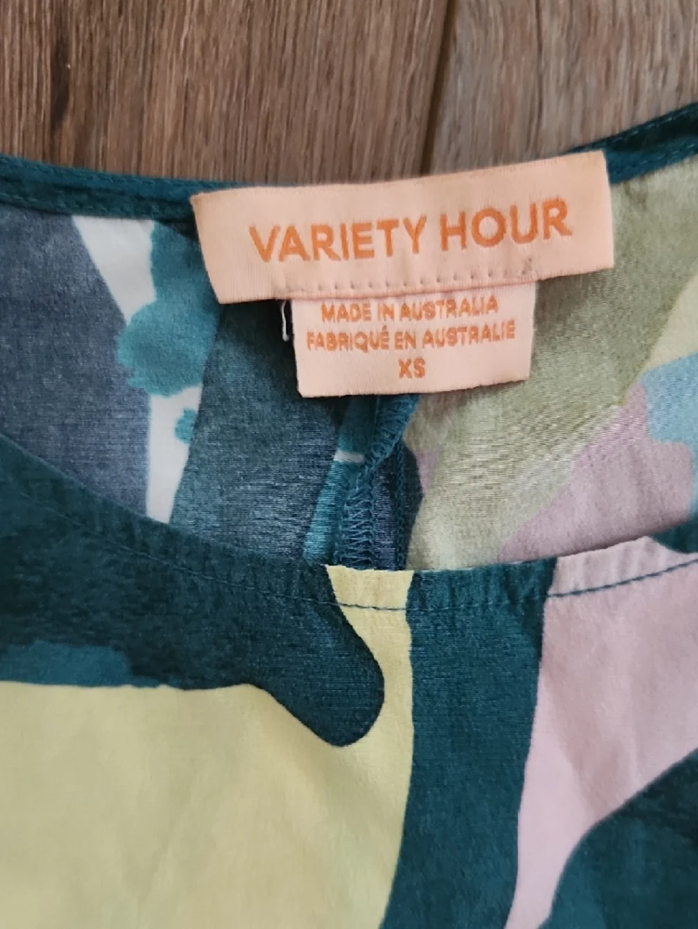 Variety Hour SILK Abstract Floral Boxy Crop Blue & Green Blouse Women's Size XS - Picture 2 of 7